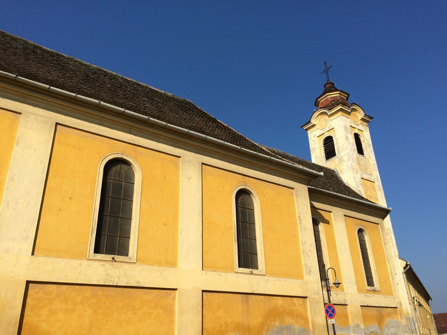 Pápai ferences kolostor tetőfelújítási munkái és szerkezeti megerősítése