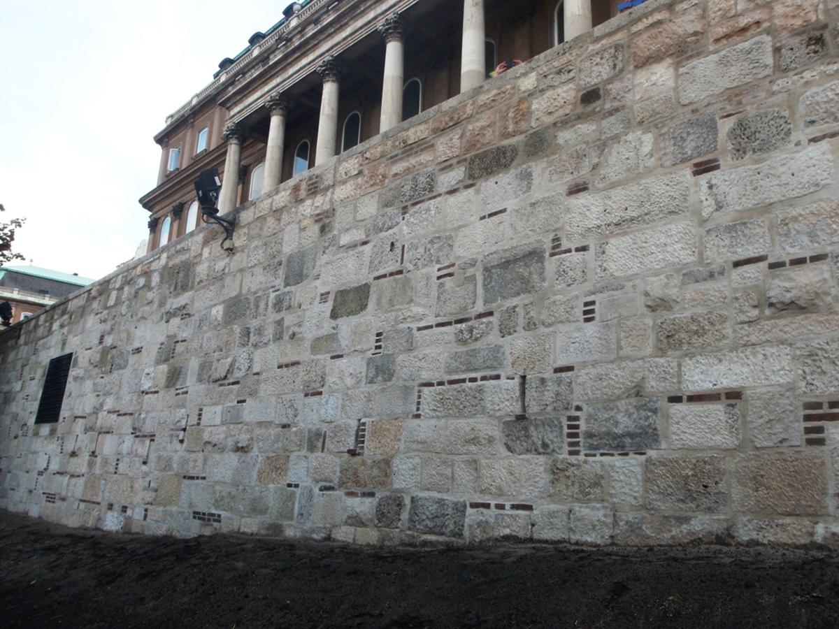 A Budai vár 5. várfalszakaszának felújítási munkái